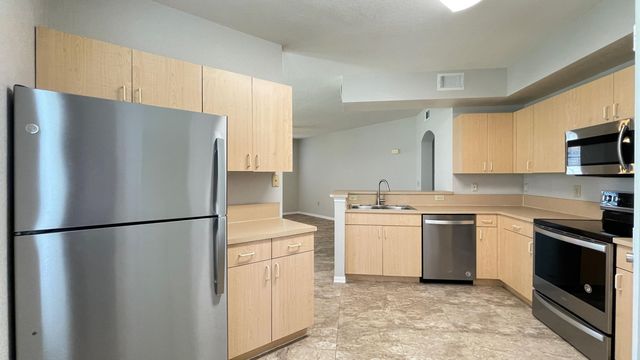170 SW Peacock Blvd Apt 36-104 St, Port St Lucie, FL 34986