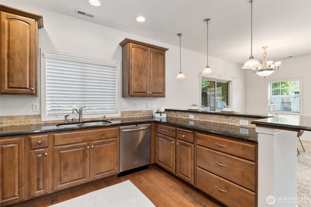 21900 SE 242nd Street #D2, Maple Valley, WA 98038