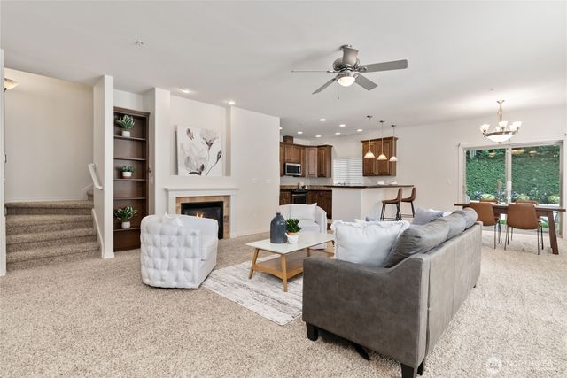 21900 SE 242nd Street #D2, Maple Valley, WA 98038