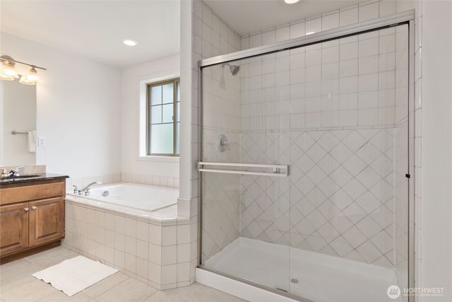 21900 SE 242nd Street #D2, Maple Valley, WA 98038