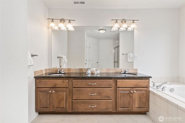 21900 SE 242nd Street #D2, Maple Valley, WA 98038