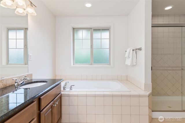 21900 SE 242nd Street #D2, Maple Valley, WA 98038