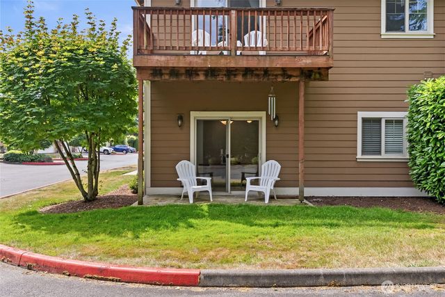 21900 SE 242nd Street #D2, Maple Valley, WA 98038
