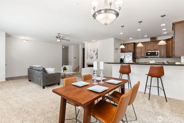 21900 SE 242nd Street #D2, Maple Valley, WA 98038