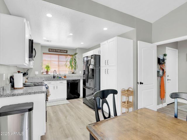 1516 W NANCY Lane, Phoenix, AZ 85041