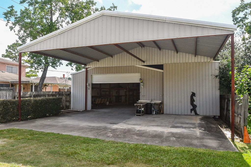 7794 Hillbarn Drive, Houston, TX 77040