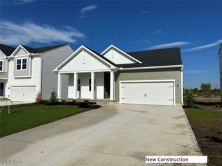 2975 McIntosh Drive NE, Louisville, OH 44641