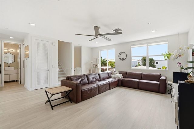 1210 NE 11th Avenue, Fort Lauderdale, FL 33304