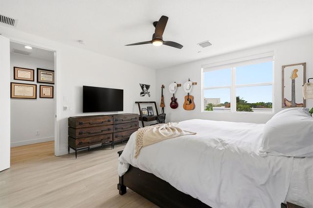 1210 NE 11th Avenue, Fort Lauderdale, FL 33304