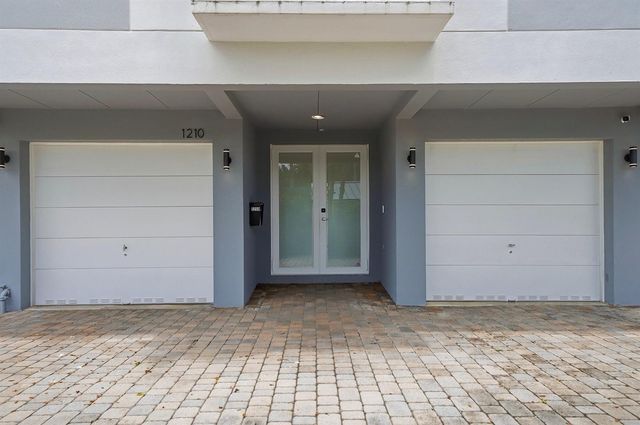 1210 NE 11th Avenue, Fort Lauderdale, FL 33304