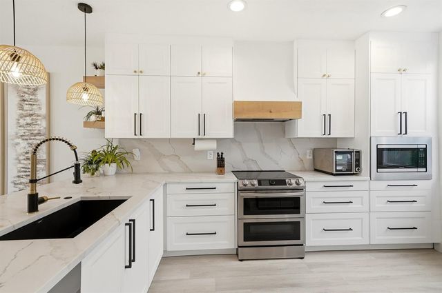 1210 NE 11th Avenue, Fort Lauderdale, FL 33304