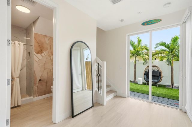 1210 NE 11th Avenue, Fort Lauderdale, FL 33304