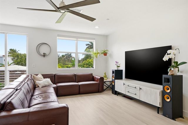 1210 NE 11th Avenue, Fort Lauderdale, FL 33304