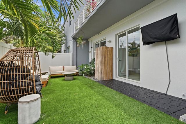 1210 NE 11th Avenue, Fort Lauderdale, FL 33304