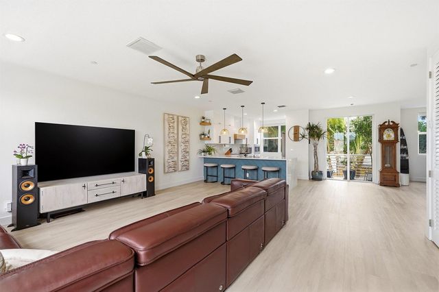 1210 NE 11th Avenue, Fort Lauderdale, FL 33304