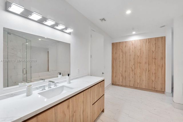 20 Isle Of Venice Drive 302, Fort Lauderdale, FL 33301