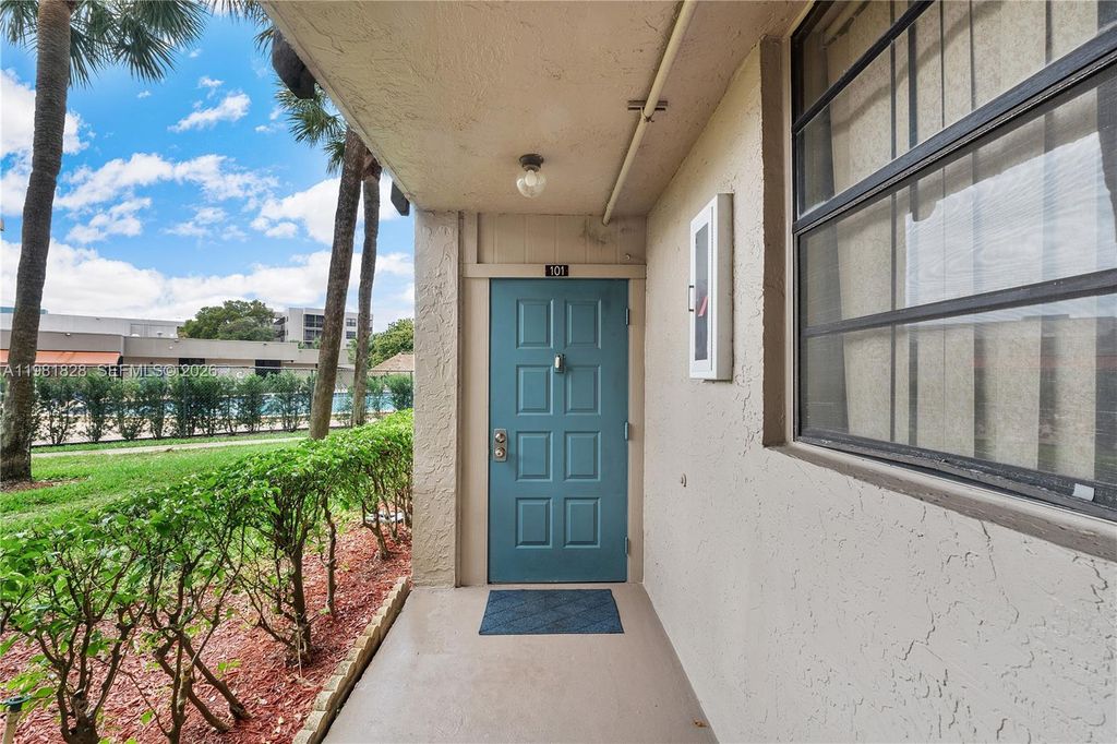 1101 Colony Point Cir 101, Pembroke Pines, FL 33026