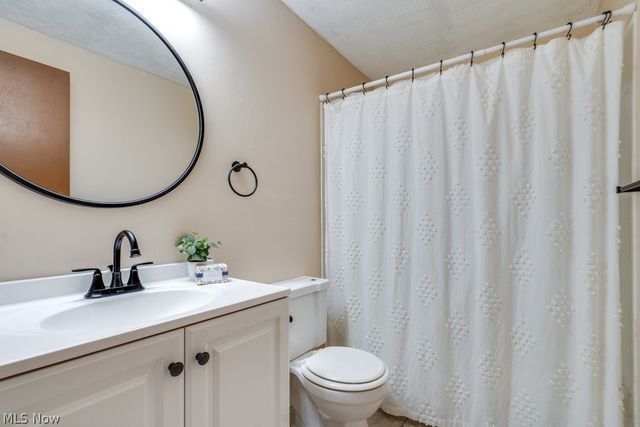 216 Moore Road 4M, Avon Lake, OH 44012
