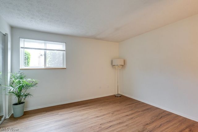 216 Moore Road 4M, Avon Lake, OH 44012