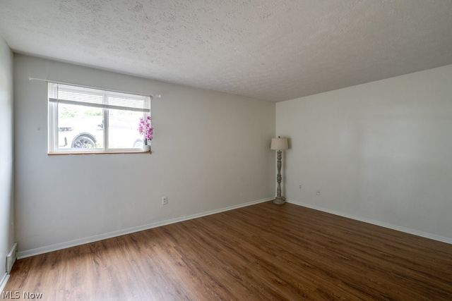 216 Moore Road 4M, Avon Lake, OH 44012