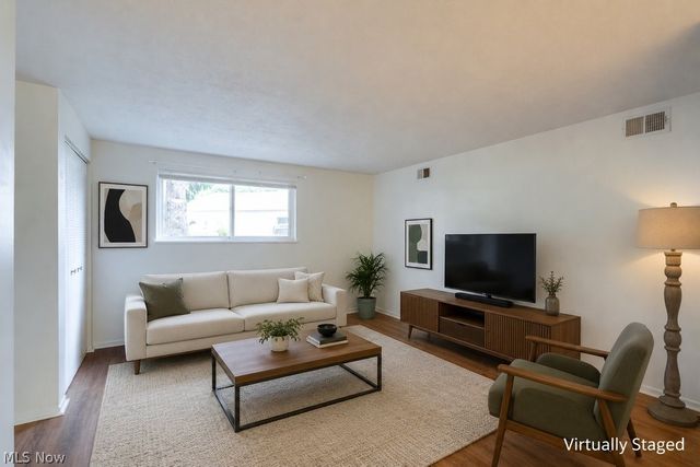 216 Moore Road 4M, Avon Lake, OH 44012