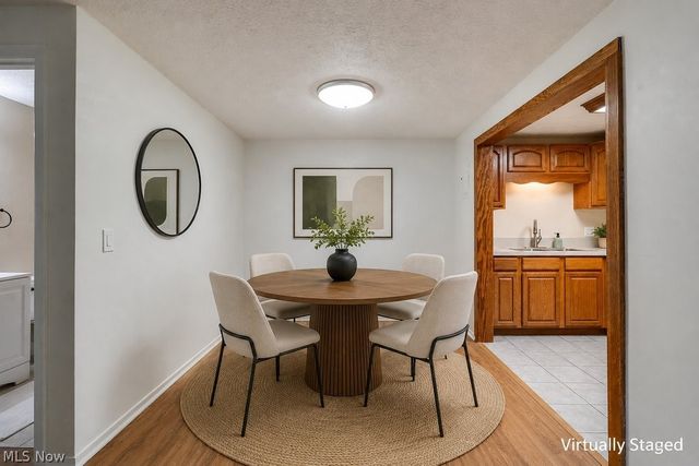 216 Moore Road 4M, Avon Lake, OH 44012