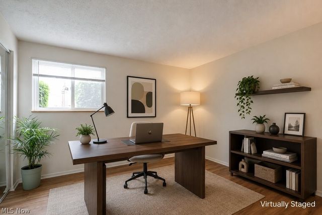 216 Moore Road 4M, Avon Lake, OH 44012