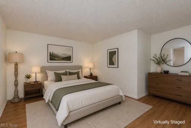 216 Moore Road 4M, Avon Lake, OH 44012