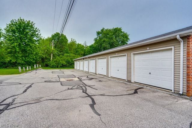 216 Moore Road 4M, Avon Lake, OH 44012