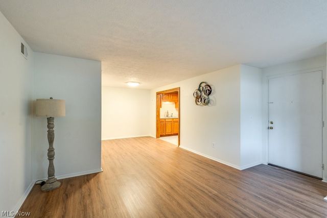 216 Moore Road 4M, Avon Lake, OH 44012