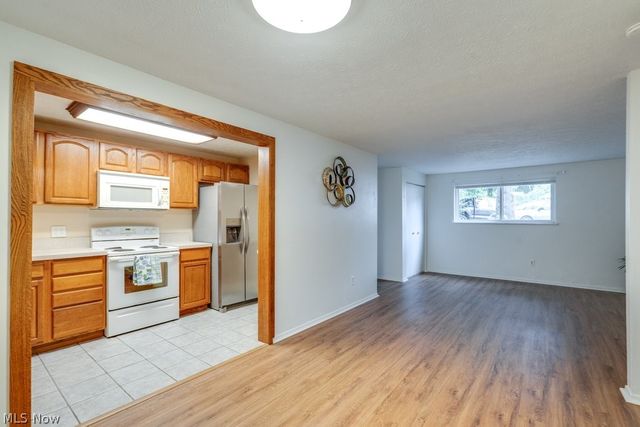 216 Moore Road 4M, Avon Lake, OH 44012