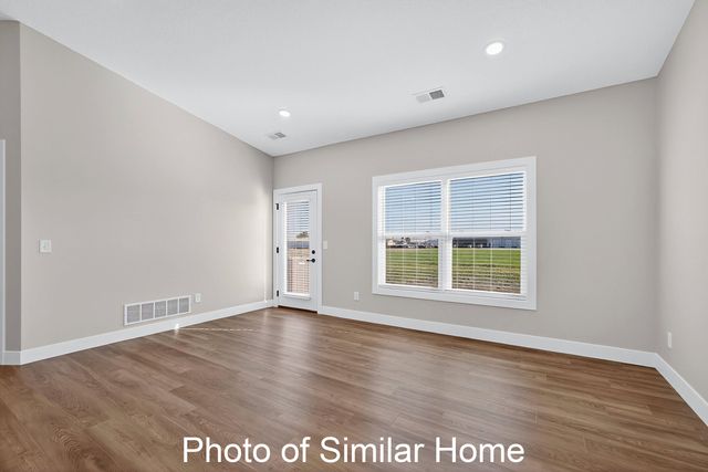 450 N 2ND Avenue, Eldridge, IA 52748