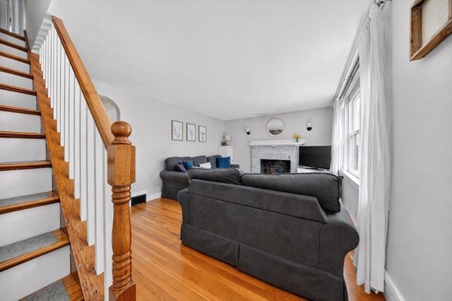 15 Village Rd, Weymouth, MA 02189