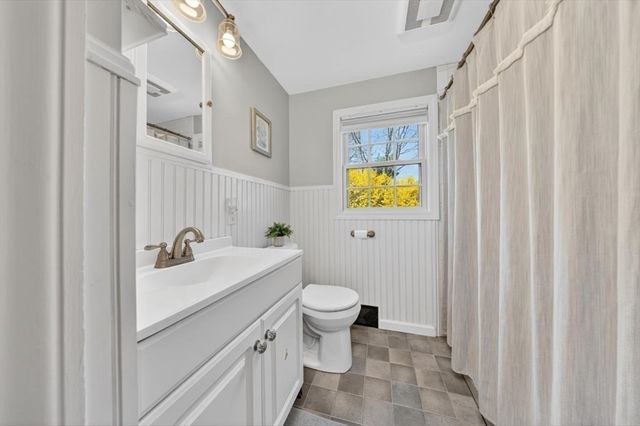 15 Village Rd, Weymouth, MA 02189