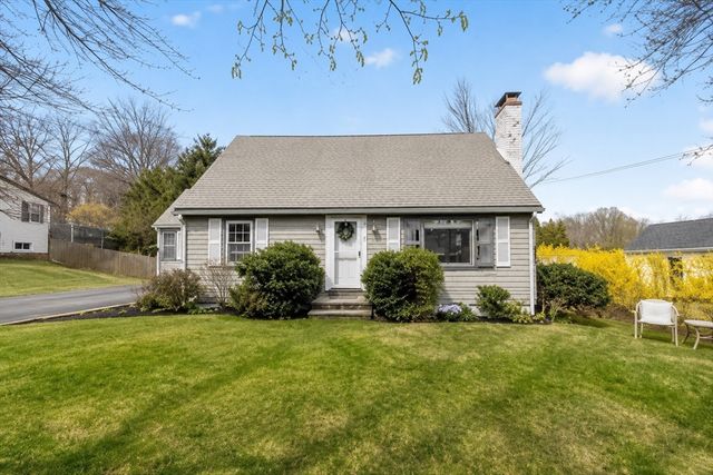 15 Village Rd, Weymouth, MA 02189