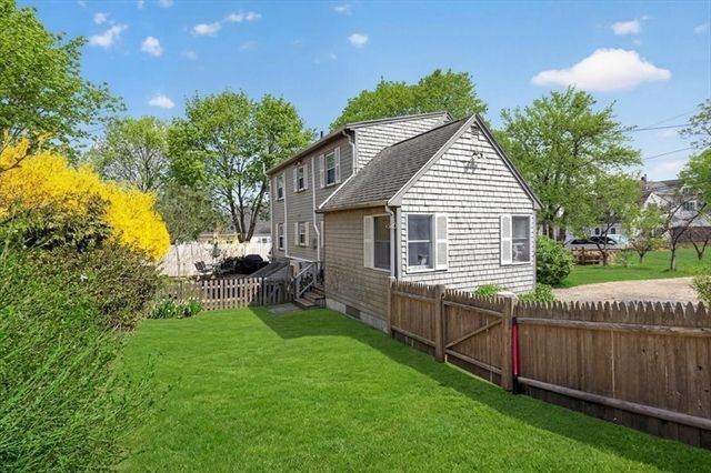 15 Village Rd, Weymouth, MA 02189