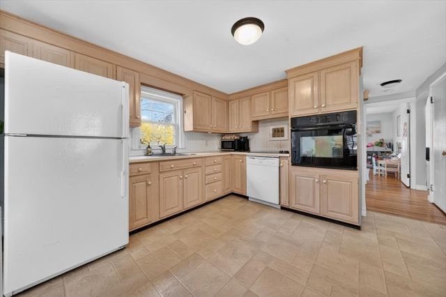 15 Village Rd, Weymouth, MA 02189