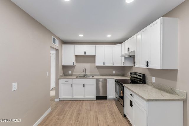 1906 E ALMERIA Road, Phoenix, AZ 85006