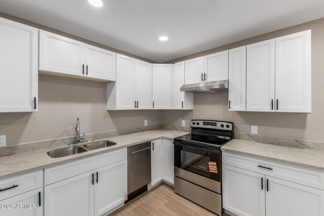 1906 E ALMERIA Road, Phoenix, AZ 85006