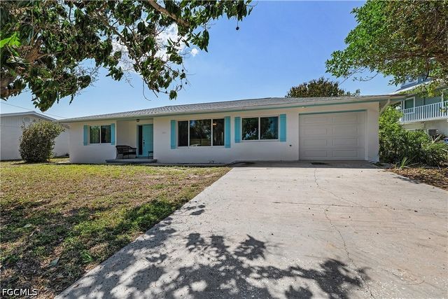 7815 Bocilla LN, Bokeelia, FL 33922