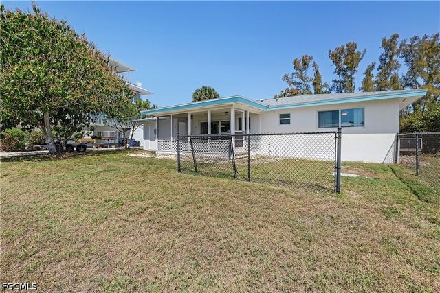 7815 Bocilla LN, Bokeelia, FL 33922