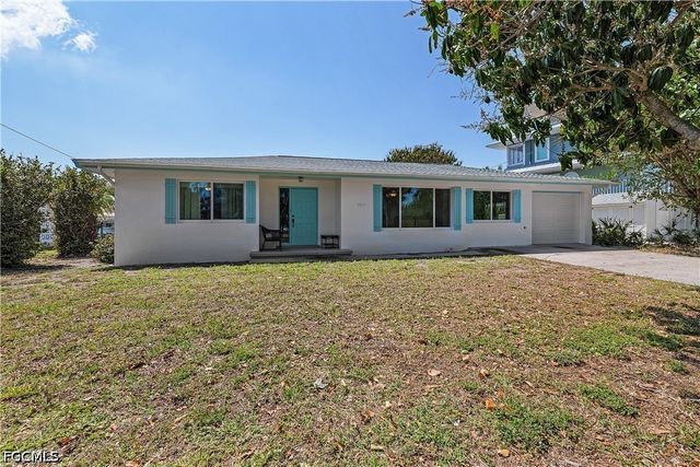 7815 Bocilla LN, Bokeelia, FL 33922