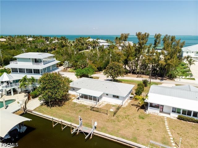 7815 Bocilla LN, Bokeelia, FL 33922