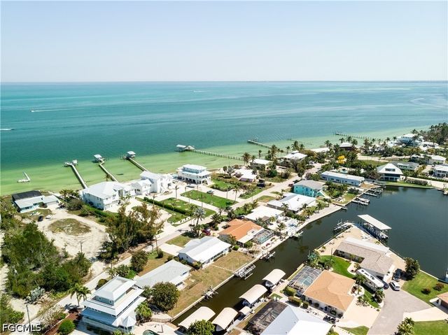 7815 Bocilla LN, Bokeelia, FL 33922