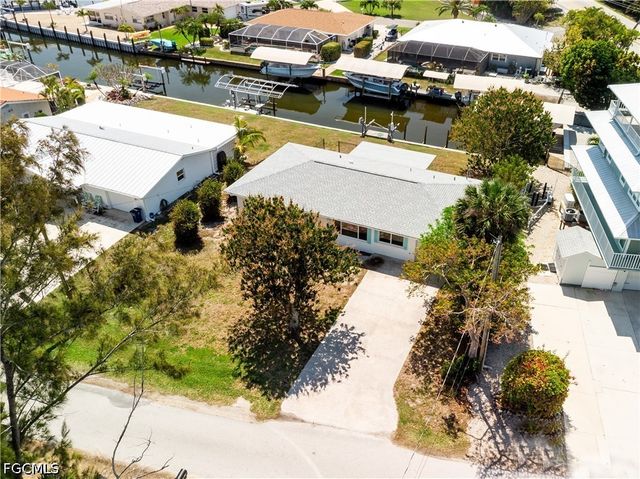 7815 Bocilla LN, Bokeelia, FL 33922