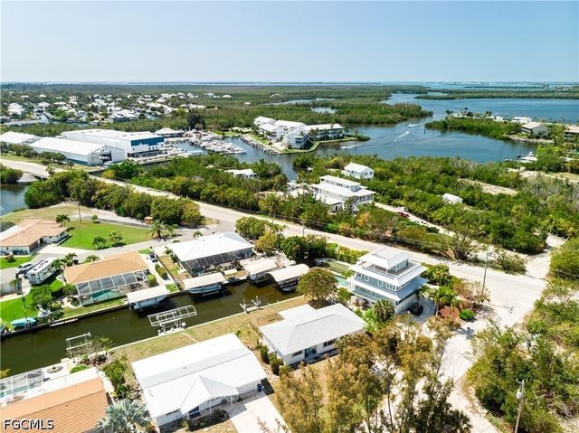 7815 Bocilla LN, Bokeelia, FL 33922