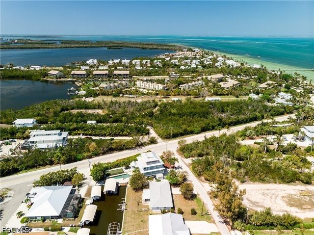 7815 Bocilla LN, Bokeelia, FL 33922