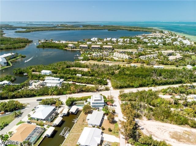 7815 Bocilla LN, Bokeelia, FL 33922