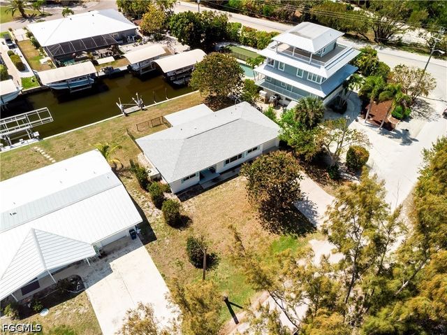 7815 Bocilla LN, Bokeelia, FL 33922