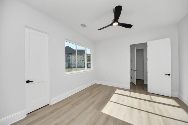299 Peninsula Point Drive, Montgomery, TX 77356